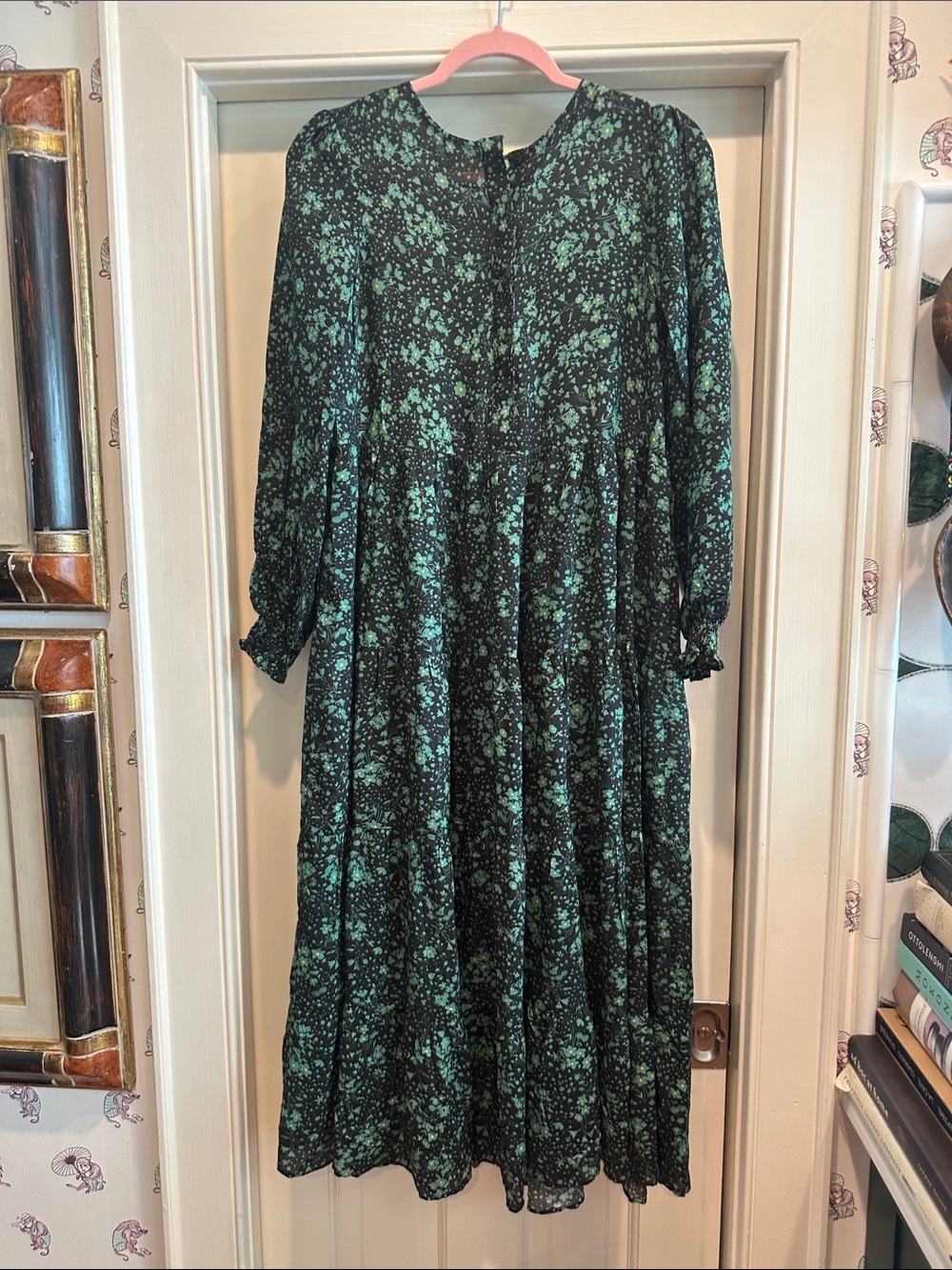 Women’s Black and Green Floral Tiered Long Sleeve Dress